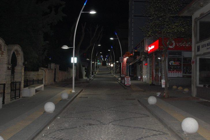 Sokağa çıkma kısıtlaması başladı, yollar boş kaldı G3