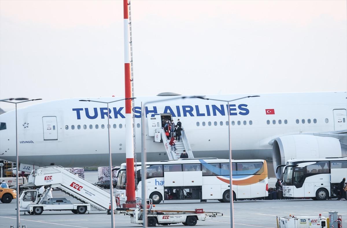 Kanada'dan 349 T&uuml;rk vatandaşı İstanbul'a getirildi