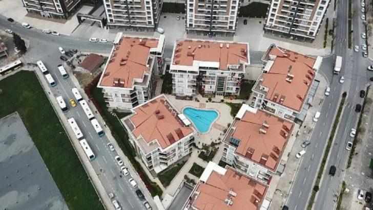 İstanbul'da çocuklar evlerinin penceresinde 23 Nisan'ı kutladı G1