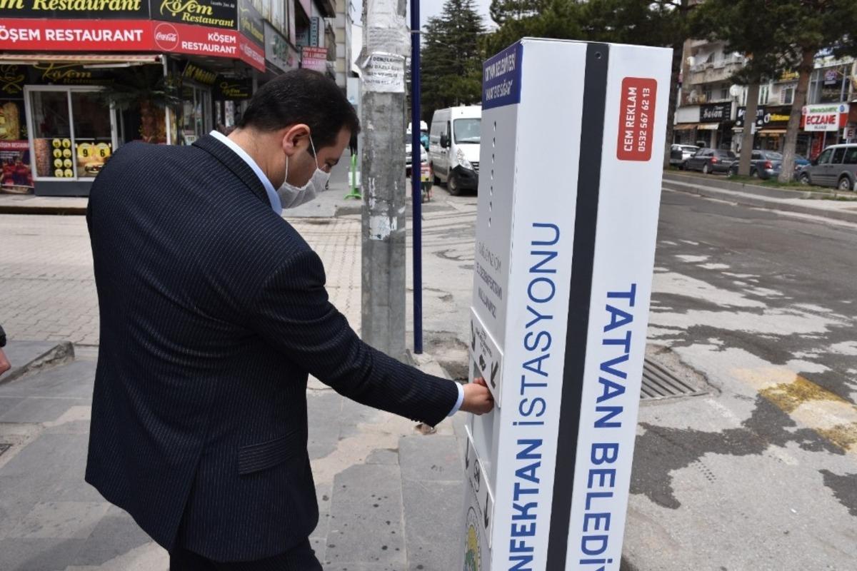 Tatvan&rsquo;da el dezenfektan istasyonları kuruldu