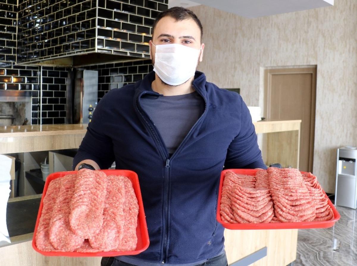 Korona vir&uuml;s Sivas k&ouml;ftesini de vurdu