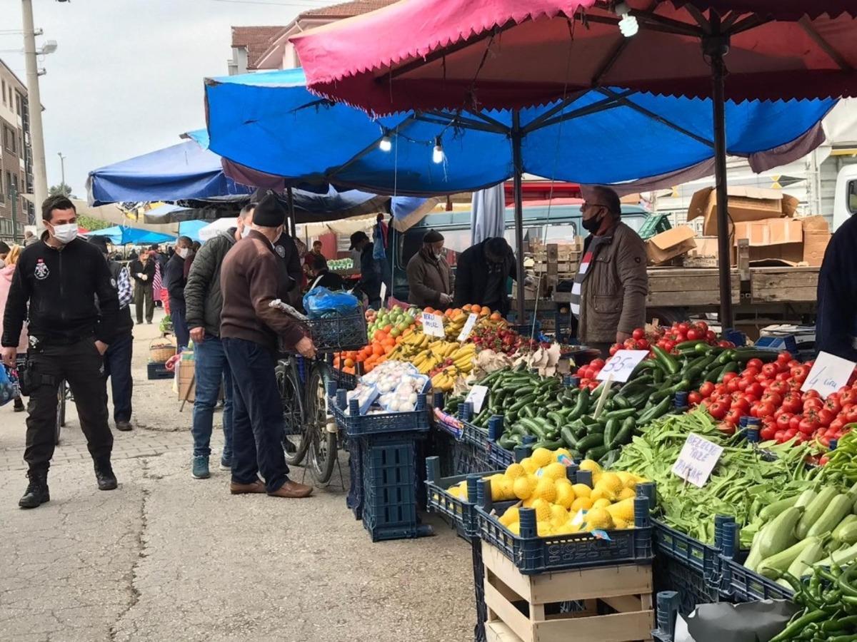 Semt pazarında Ramazan &ouml;ncesi hareketlilik