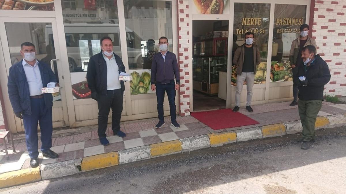MHP&rsquo;li K&uuml;tahya Belediye Başkanı Işık&rsquo;dan Şemdinli&rsquo;ye maske desteği