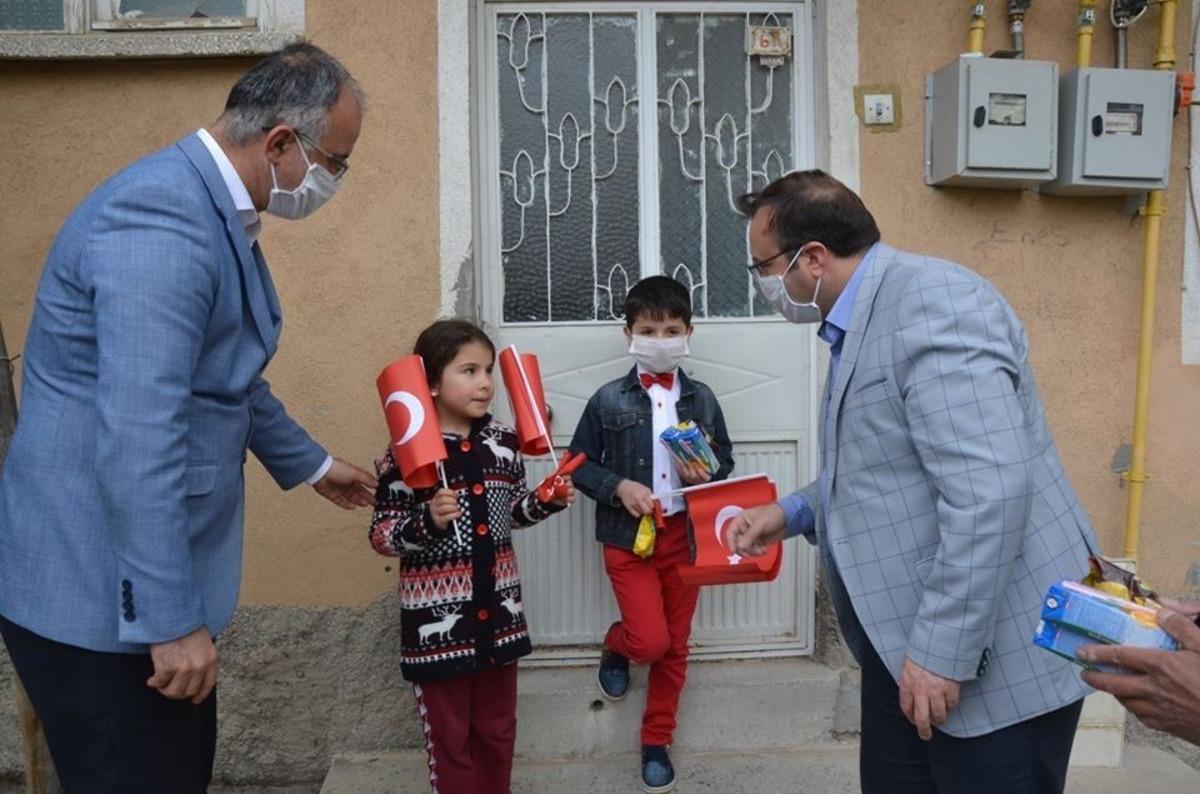 23 Nisan&rsquo;da evde kalan &ccedil;ocuklar unutulmadı