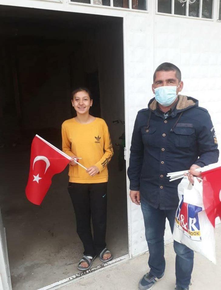 Dumlupınar Belediyesi Türk bayrağı dağıttı G3