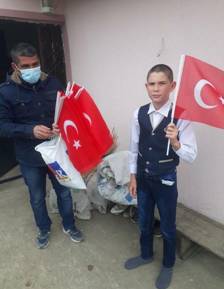 Dumlupınar Belediyesi Türk bayrağı dağıttı G4