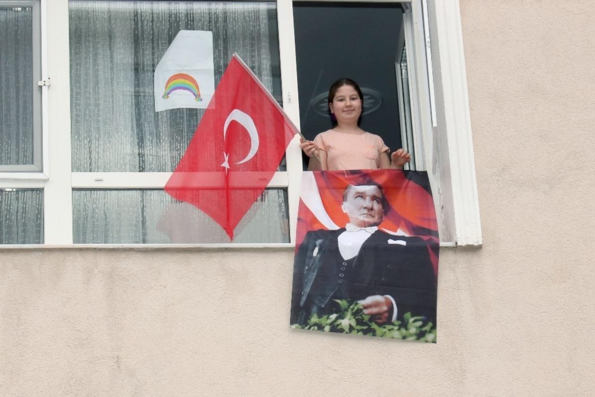 &Ccedil;ankaya&rsquo;da evler Atat&uuml;rk posterleri ve bayraklarla donatıldı