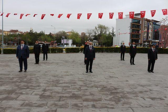 23 Nisan Ulusal Egemenlik ve Çocuk Bayramı çelenk sunma töreni yapıldı