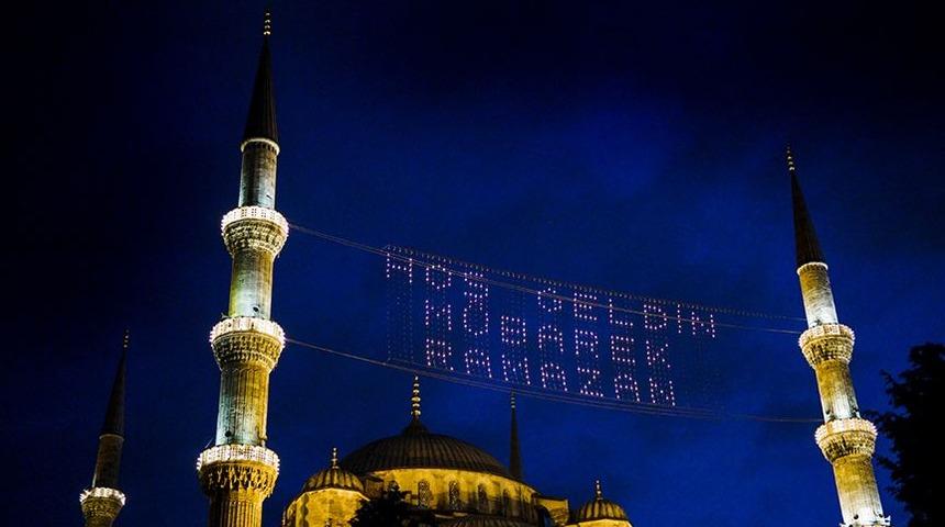 Dilaltı hap, burun spreyi, aşı, astım ilacı... Diyanete soru yağmuru: Orucu bozar mı?