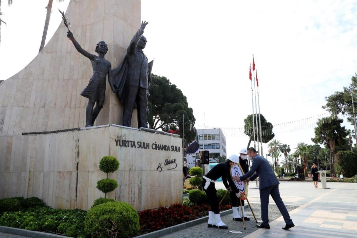 Alanya&rsquo;da 23 Nisan t&ouml;reni korona g&ouml;lgesinde yapıldı