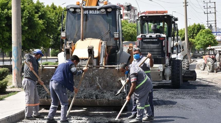 Tarsus’ta bozulan yollar onarılıyor