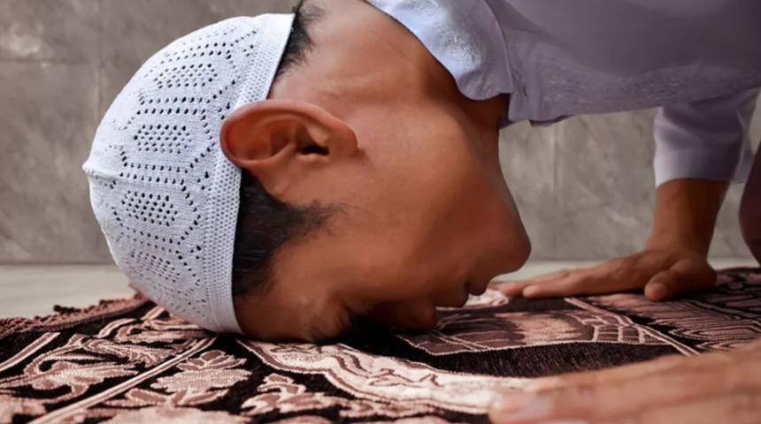 Camilerde teravih kılınacak mı? Diyanet açıkladı