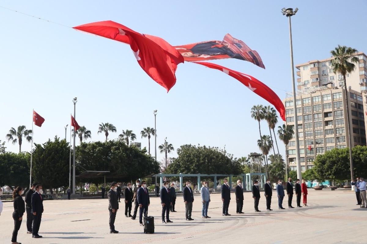 Mersin&rsquo;de maskeli 23 Nisan t&ouml;reni
