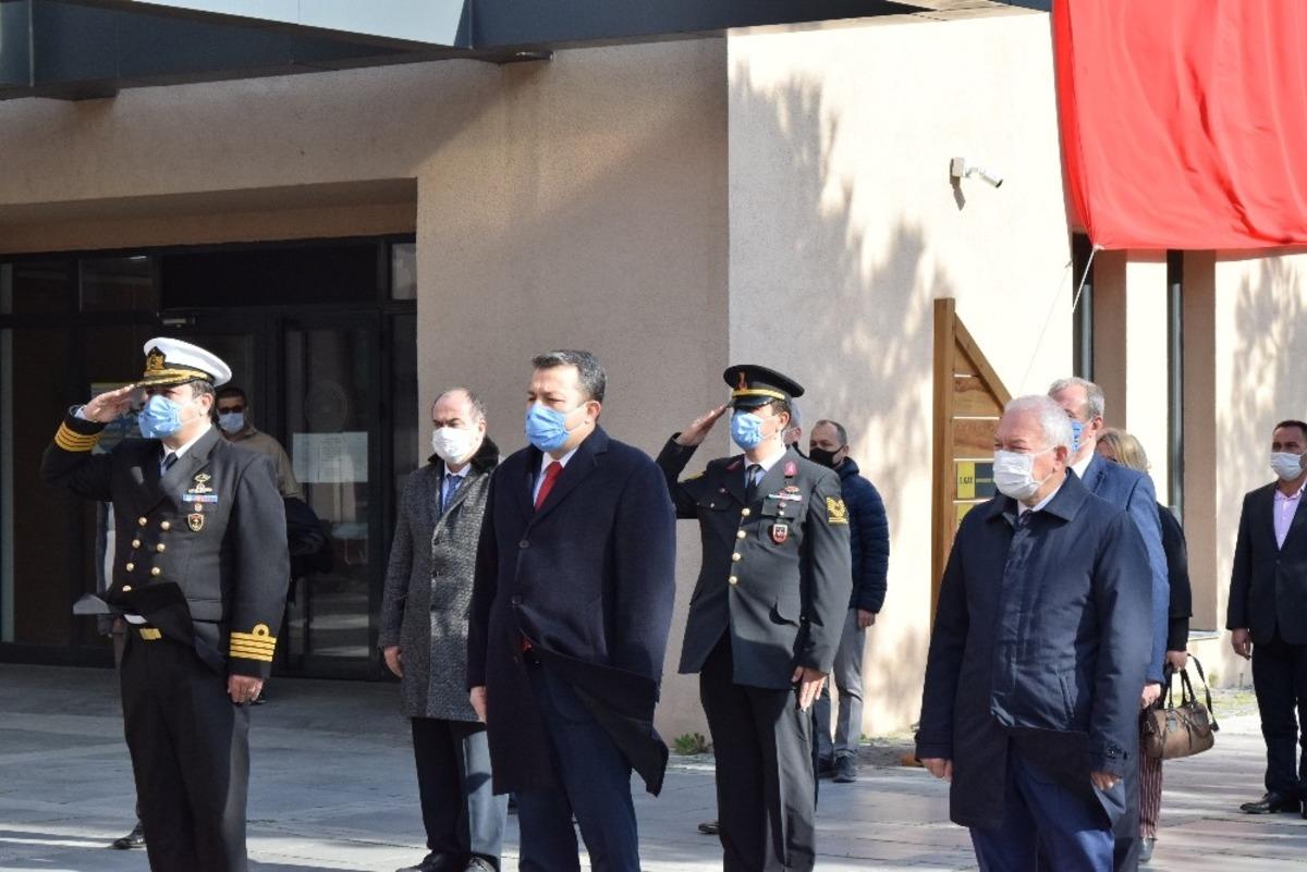 &Ccedil;anakkale&rsquo;de sosyal mesafeli 23 Nisan kutlaması