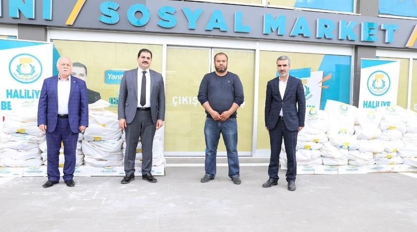 Haliliye’den esnafa gıda desteği