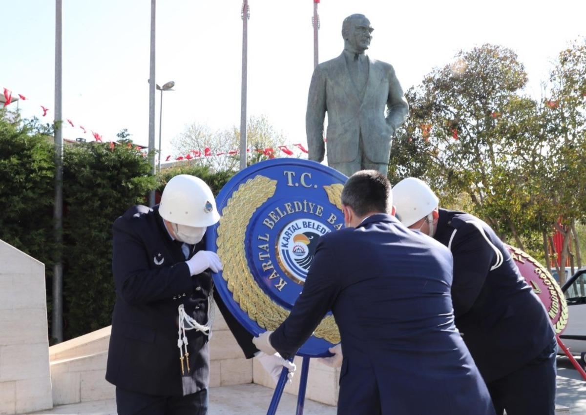 Kartal&rsquo;da Atat&uuml;rk Anıtı&rsquo;na &ccedil;elenk koyma t&ouml;renine sınırlı katılım