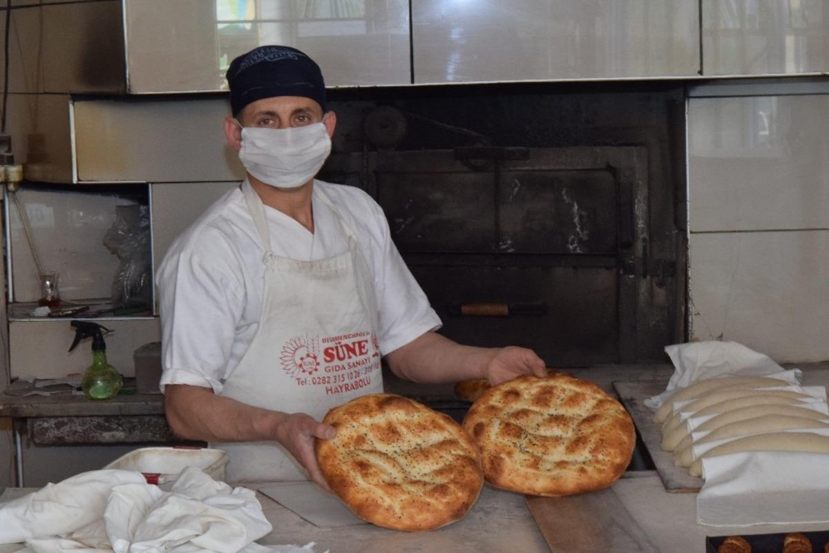 &Ccedil;anakkale&rsquo;de ramazan pidesi 3 liradan satılacak