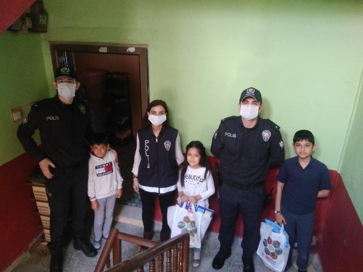 Sason polisi &ccedil;ocukların bayramını kutladı