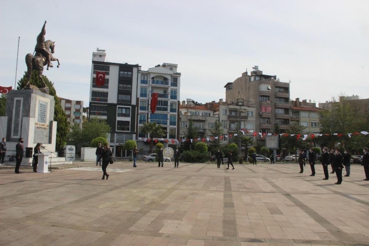 23 Nisan Edremit&rsquo;te sade bir t&ouml;ren ile kutlandı