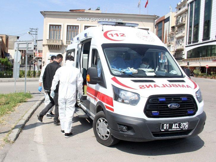 Koronavirüs şüphesiyle sokağa çıktı, ambulansla hastaneye gitti G2