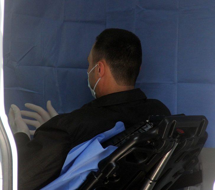 Koronavirüs şüphesiyle sokağa çıktı, ambulansla hastaneye gitti G3