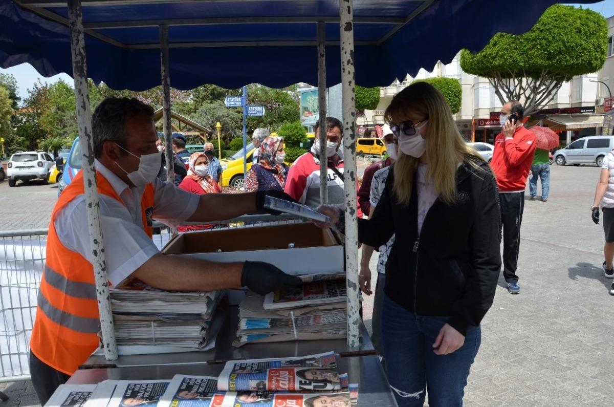 B&uuml;y&uuml;kşehir Alanya&rsquo;da maske dağıttı