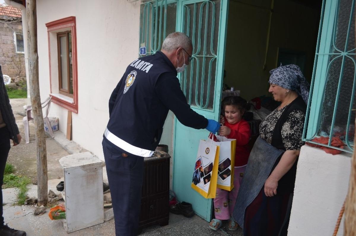 B&uuml;nyan&rsquo;da &ccedil;ocuklara 23 Nisan hediyesi