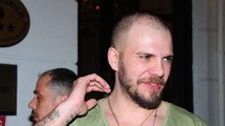 Tolga Karel ülkeyi terk ediyor