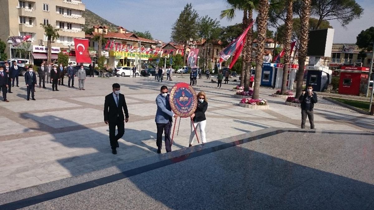 &Ccedil;ocuklar bayrama sesleriyle eşlik ettiler