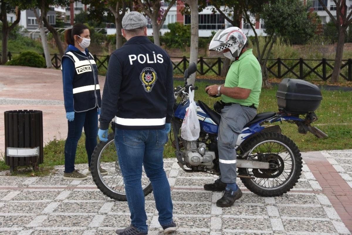 Antalya&rsquo;da kurallara uymayan 20 yaş altı ve 65 yaş &uuml;st&uuml; denetimi