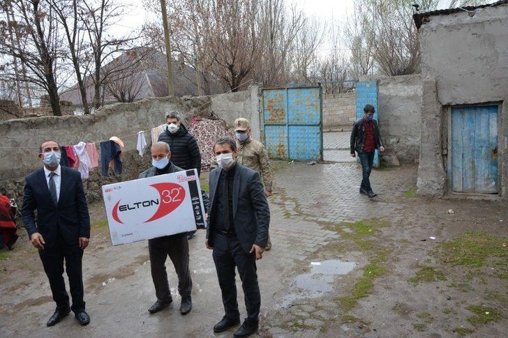 Patnos’ta uzaktan eğitim alamayan çocuklara televizyon hediye edildi G2