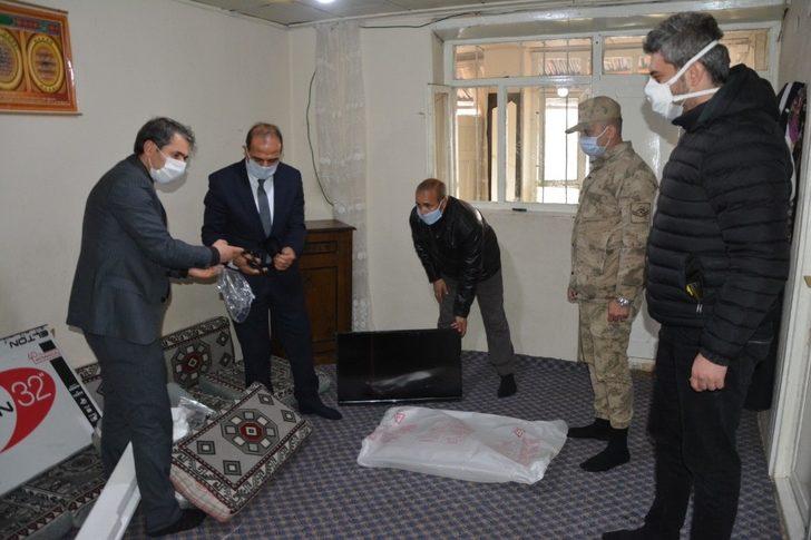 Patnos’ta uzaktan eğitim alamayan çocuklara televizyon hediye edildi G3