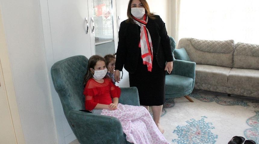 İl Müdürü Töre kaza geçiren öğrencinin bayramını kutladı