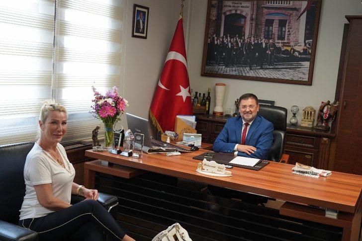 Sanatçı Seda Sayan’dan belediyeye ziyaret G1