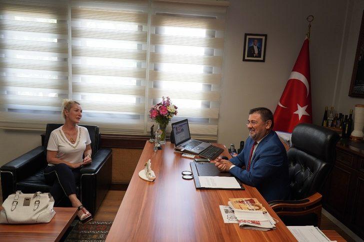 Sanatçı Seda Sayan’dan belediyeye ziyaret G2