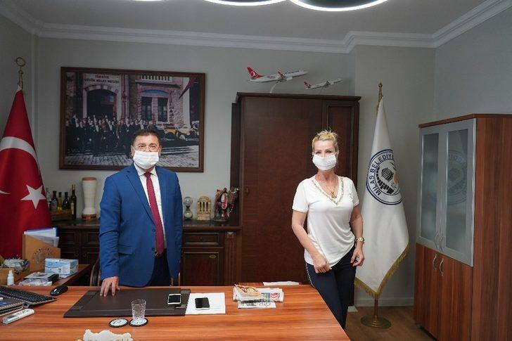 Sanatçı Seda Sayan’dan belediyeye ziyaret G3