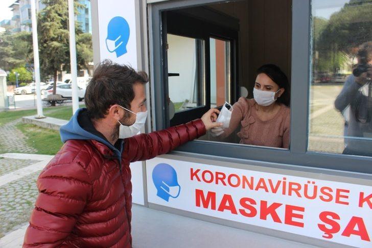 Burhaniye’de Belediye Maske Dağıtım Noktası kurdu G3