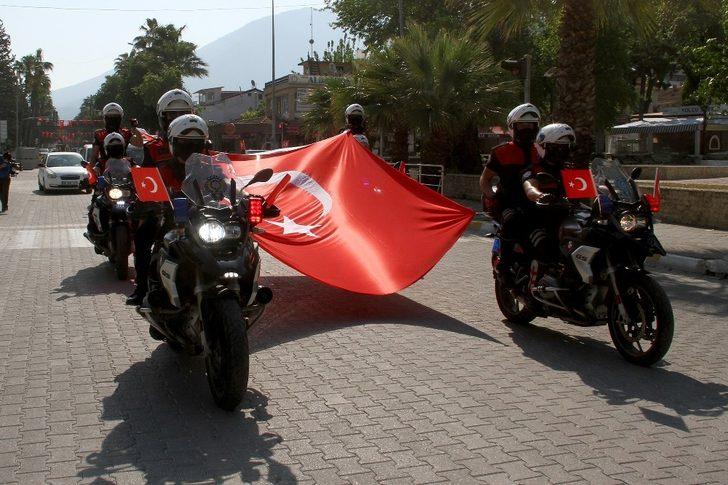 Polis korteji eşliğinde 23 Nisan coşkusu G2