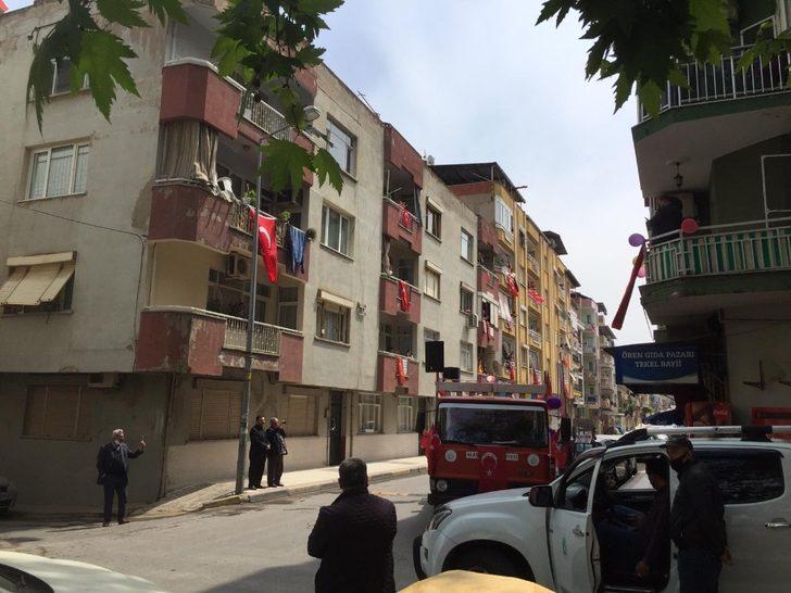 Alaşehirliler bayramı balkonlarından kutladı G2