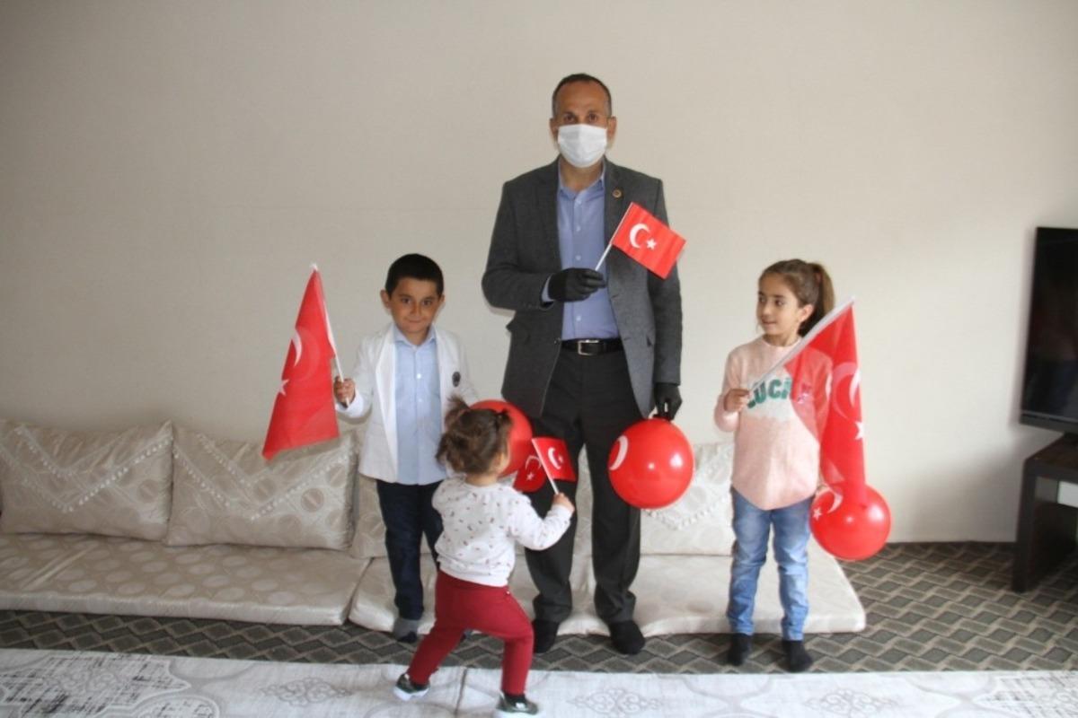 Başkan Saklı&rsquo;dan &ccedil;ocuklara 23 Nisan s&uuml;rprizi