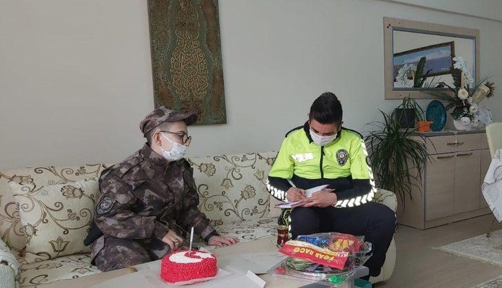 Polislerden engelli çocuğa pastalı 23 Nisan kutlaması G2