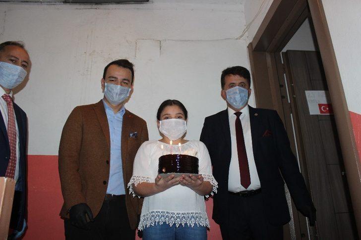 Türkeli’de 23 Nisan’da doğan öğrencilere doğum günü sürprizi G2