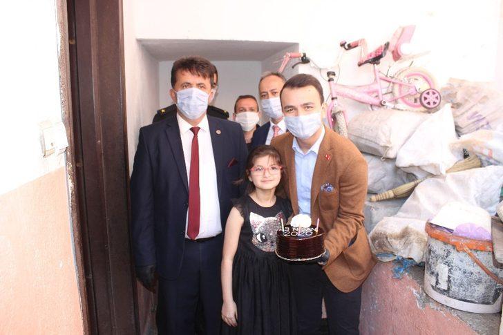 Türkeli’de 23 Nisan’da doğan öğrencilere doğum günü sürprizi G4