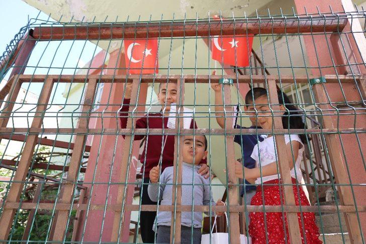 Diyarbakır İl Milli Eğitim Müdürü Taşçıer çocukların bayramını evlerinde kutladı G4