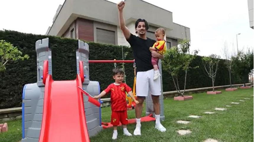 Futbolcular ve çocuklarından videolu 23 Nisan kutlamaları