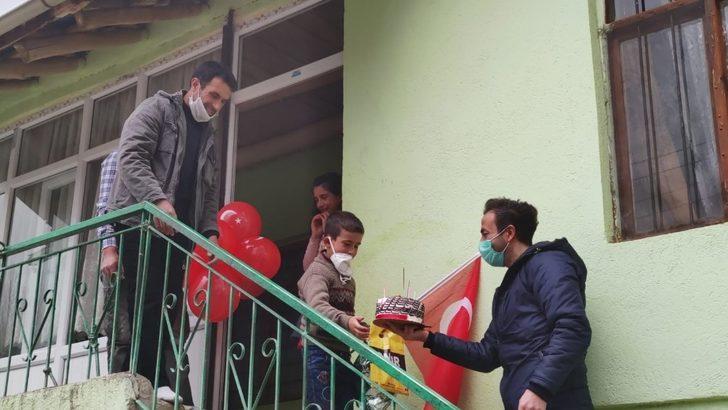 23 Nisan doğumlu çocuğa sürpriz kutlama G2