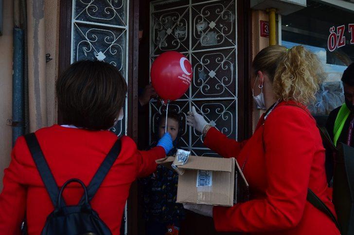 Lüleburgaz’da 23 Nisan balkonlardan kutlandı G3