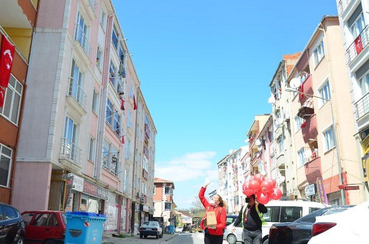 Lüleburgaz’da 23 Nisan balkonlardan kutlandı G5