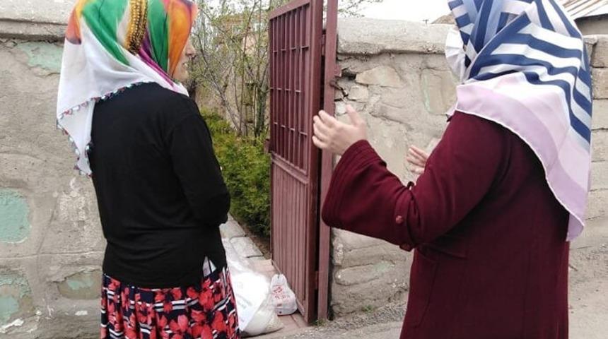 Din g&ouml;revlilerinden ihtiya&ccedil; sahiplerine kumanya desteği