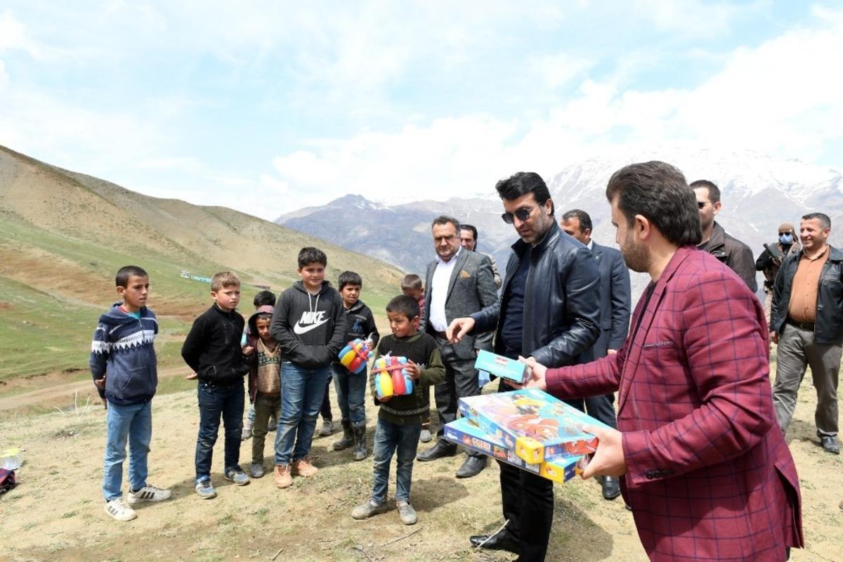 Başkan Şeylan&rsquo;dan &ccedil;ocuklara  23 Nisan hediyesi